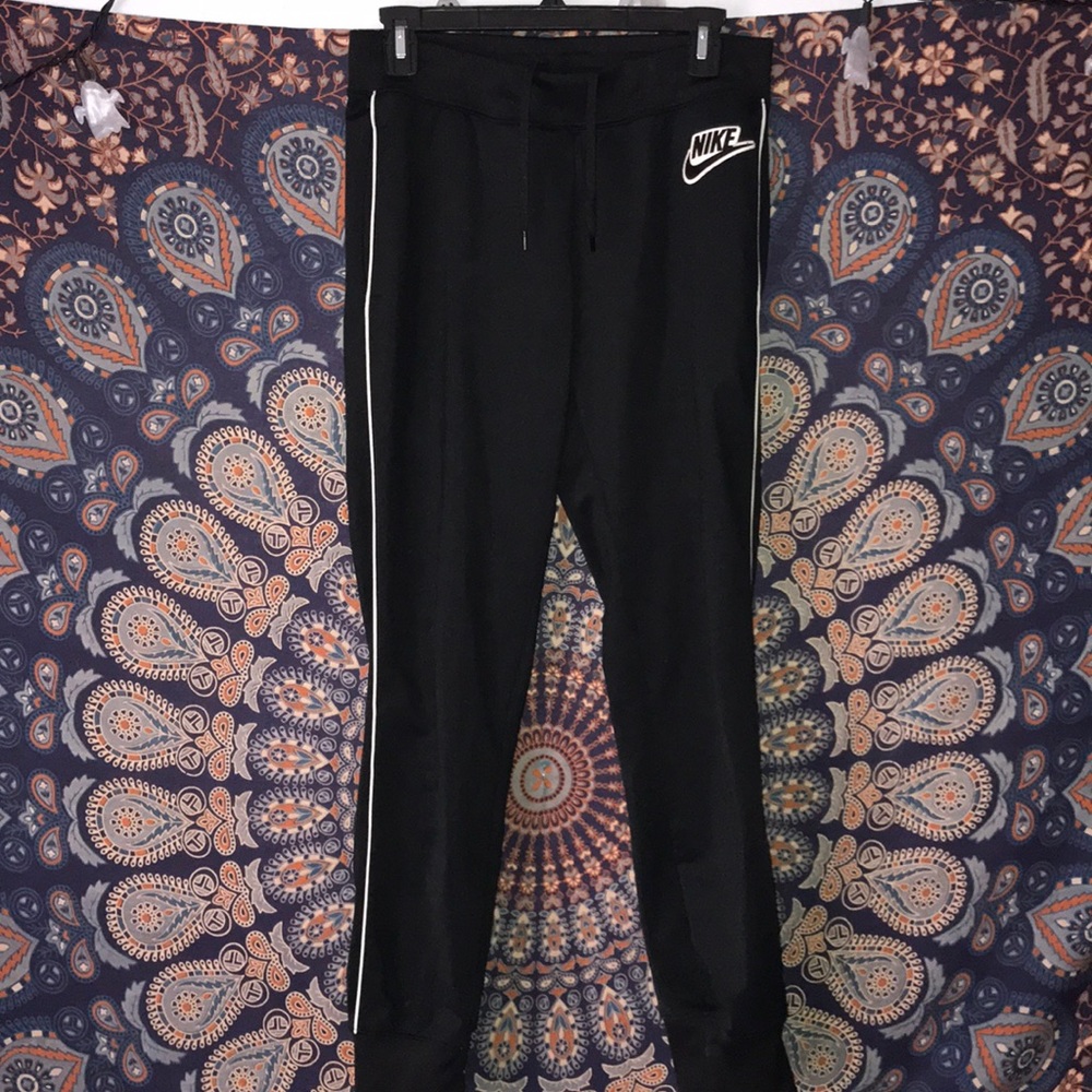 NIKE JOGGERS
